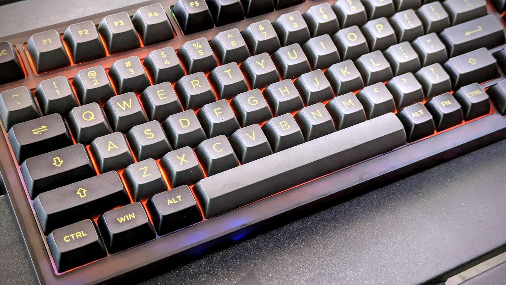 Keyboard Review: Akko PC75B V2 Plus - Another 75% with a knob, a large knob.