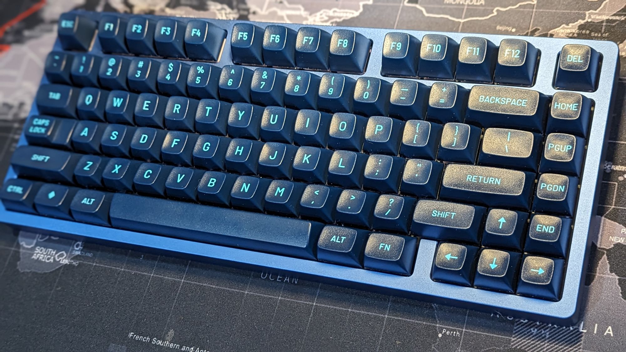 MKC75: Custom Keyboard Features, Budget Price Tag! Could This Be The Budget Aluminum Keyboard King?
